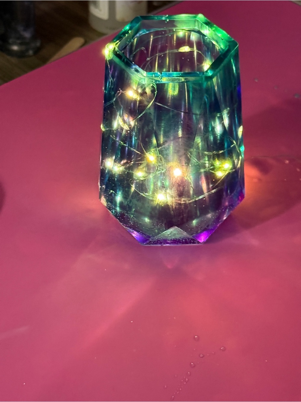 vase with embedded lights into the resin - Picture 9 of 9